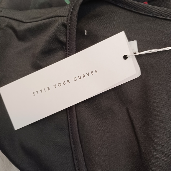 Rosegal Black Short Sleeved Cold Shoulder Floral Dress Size 5XL - Picture 9 of 9